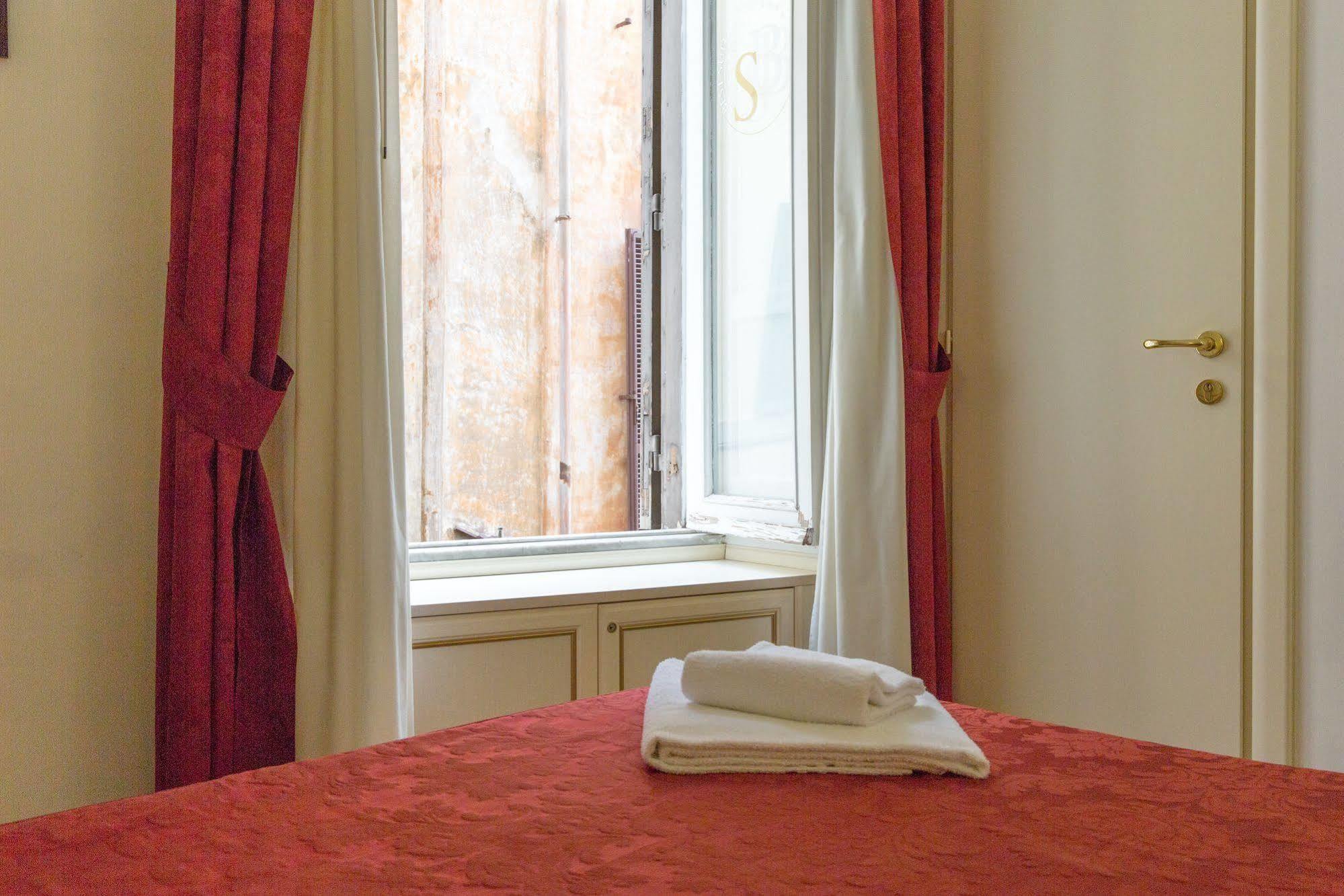 Best Suites Pantheon Rome Bagian luar foto